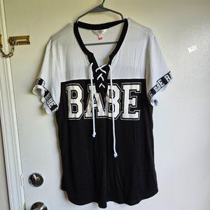 No Boundaries Women's XXL BABE Jersey Style Lace up T-Shirt Black and Wh…